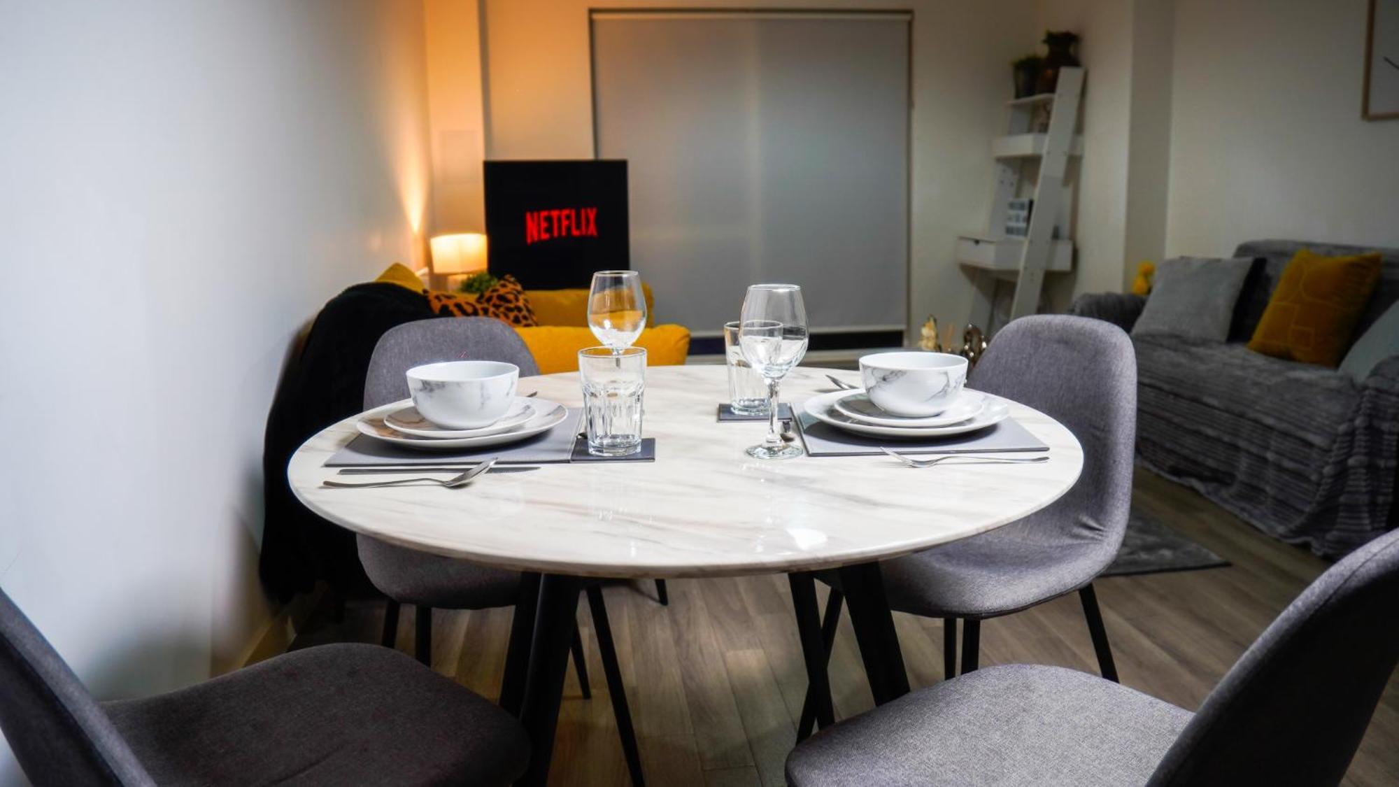 Manchester City Centre Apt With Balcony & Free Parking - Including Free 1-Hour Early Check-In For Bookings In June, Justeat Voucher For 2-Night Stays Minimum! Ngoại thất bức ảnh