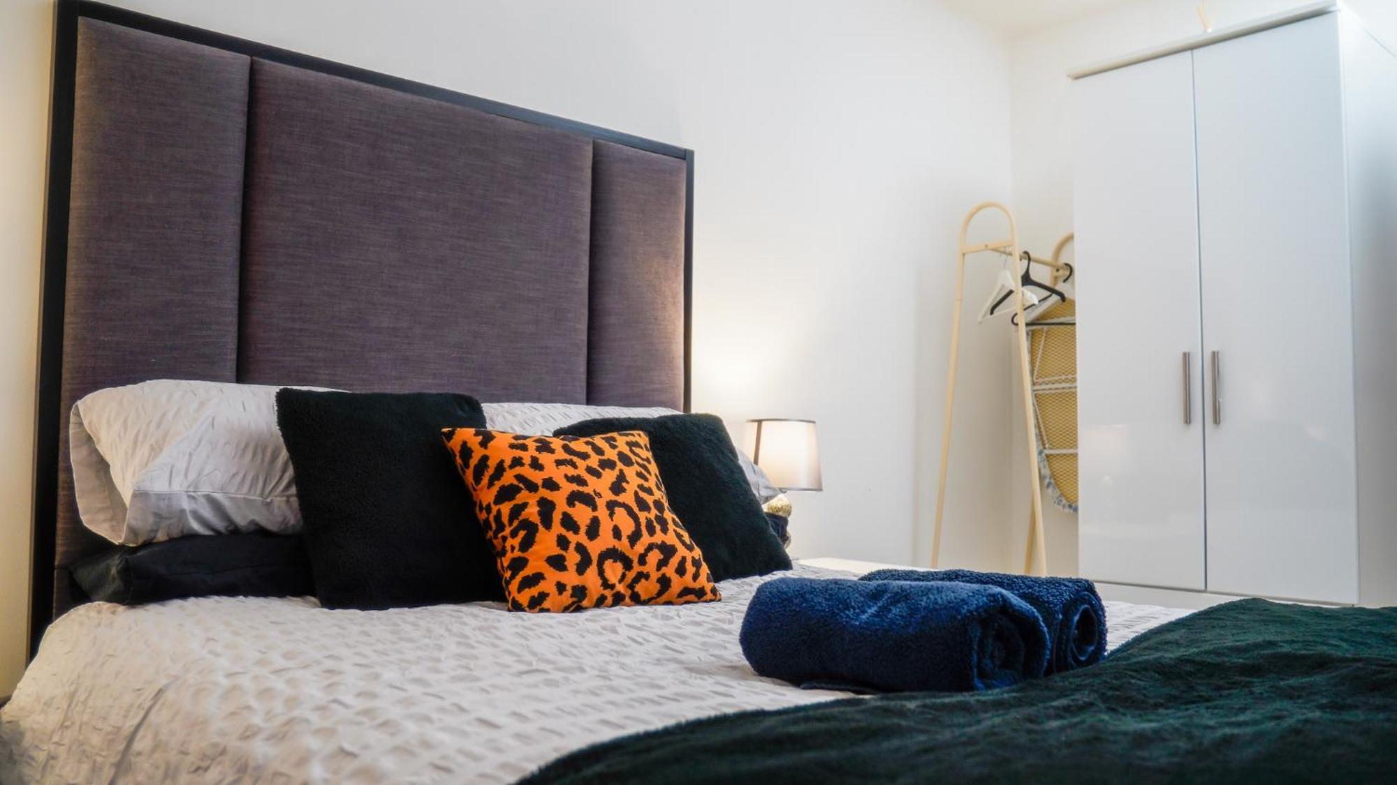Manchester City Centre Apt With Balcony & Free Parking - Including Free 1-Hour Early Check-In For Bookings In June, Justeat Voucher For 2-Night Stays Minimum! Ngoại thất bức ảnh