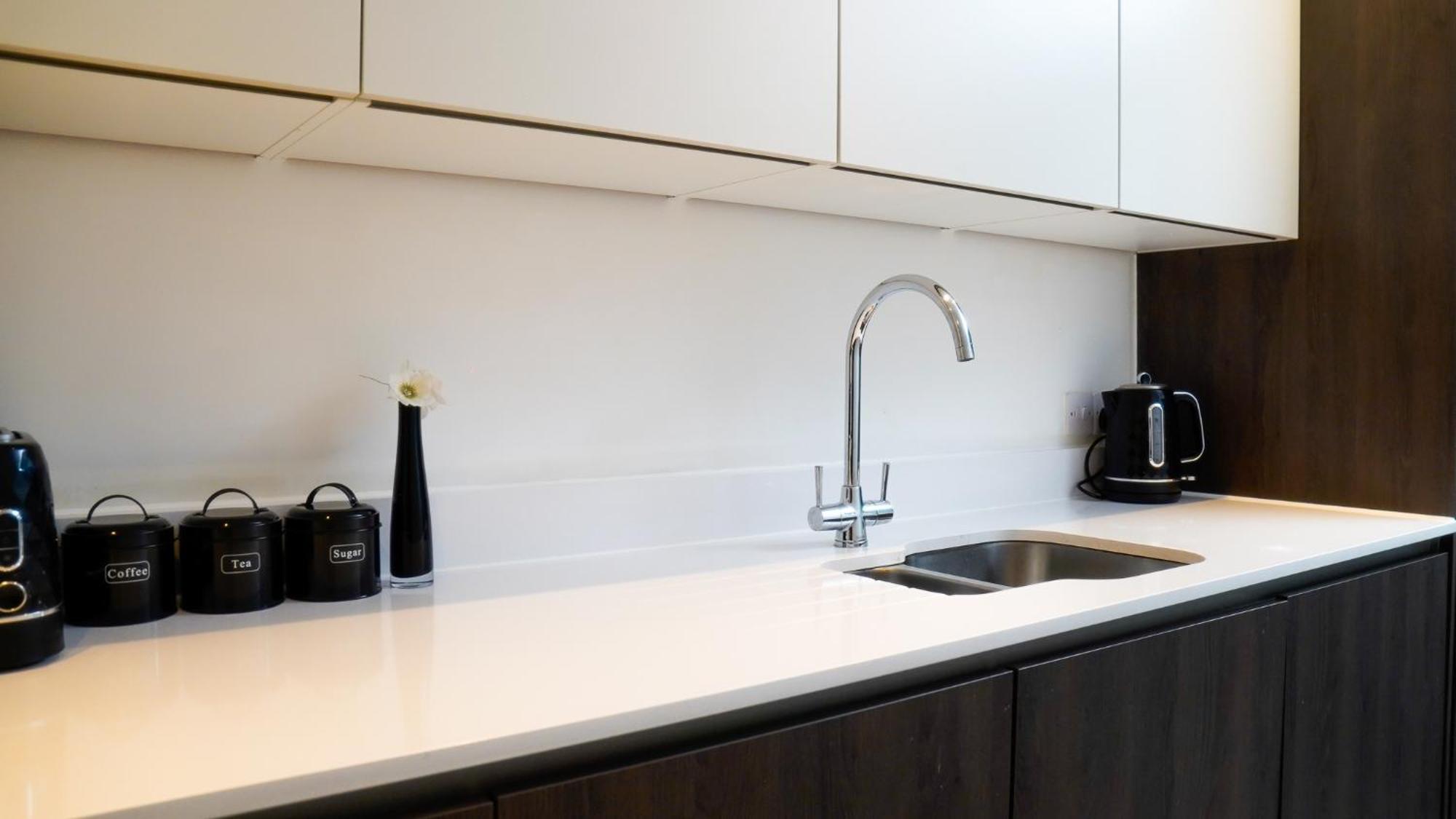 Manchester City Centre Apt With Balcony & Free Parking - Including Free 1-Hour Early Check-In For Bookings In June, Justeat Voucher For 2-Night Stays Minimum! Ngoại thất bức ảnh