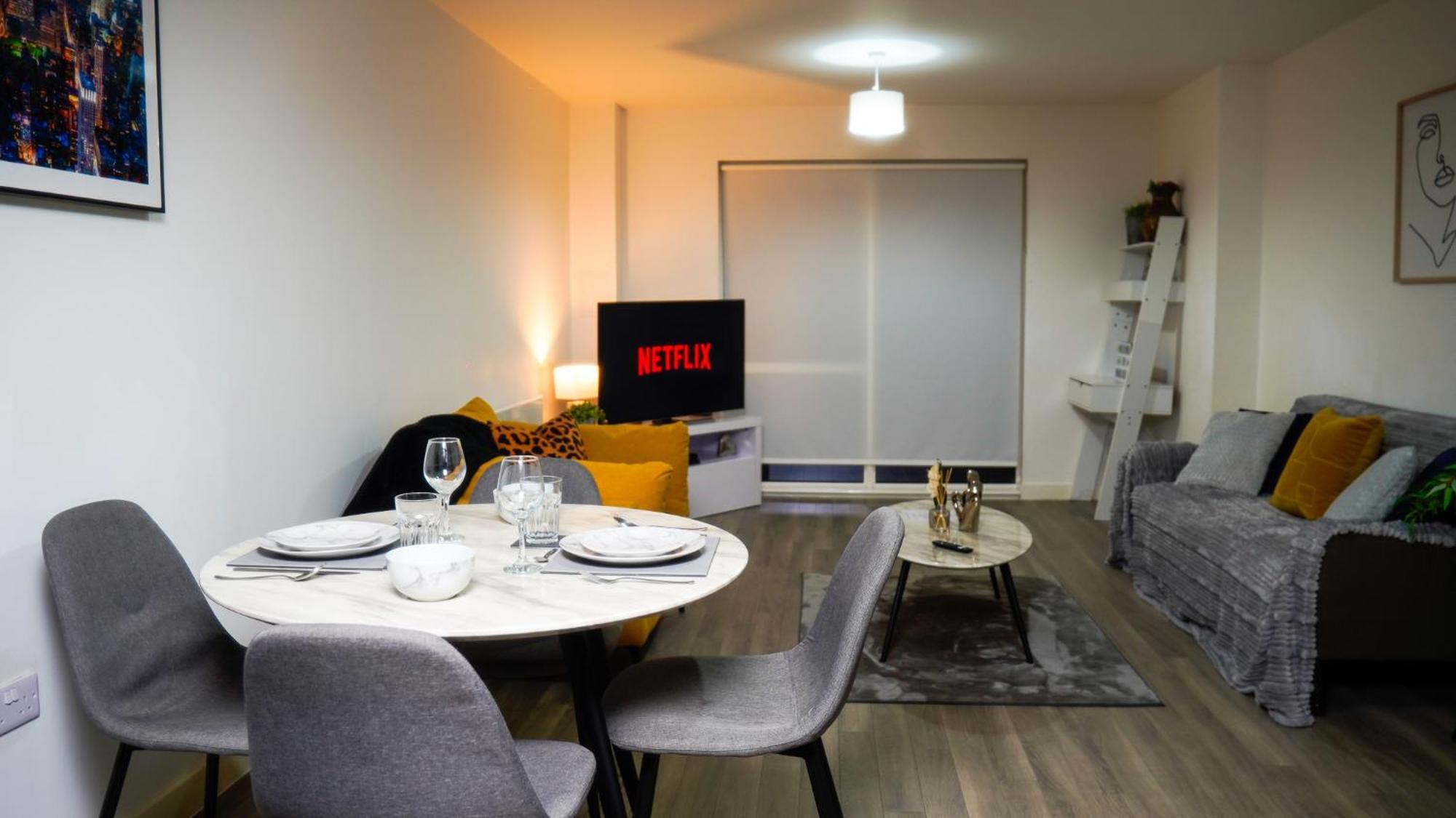Manchester City Centre Apt With Balcony & Free Parking - Including Free 1-Hour Early Check-In For Bookings In June, Justeat Voucher For 2-Night Stays Minimum! Ngoại thất bức ảnh